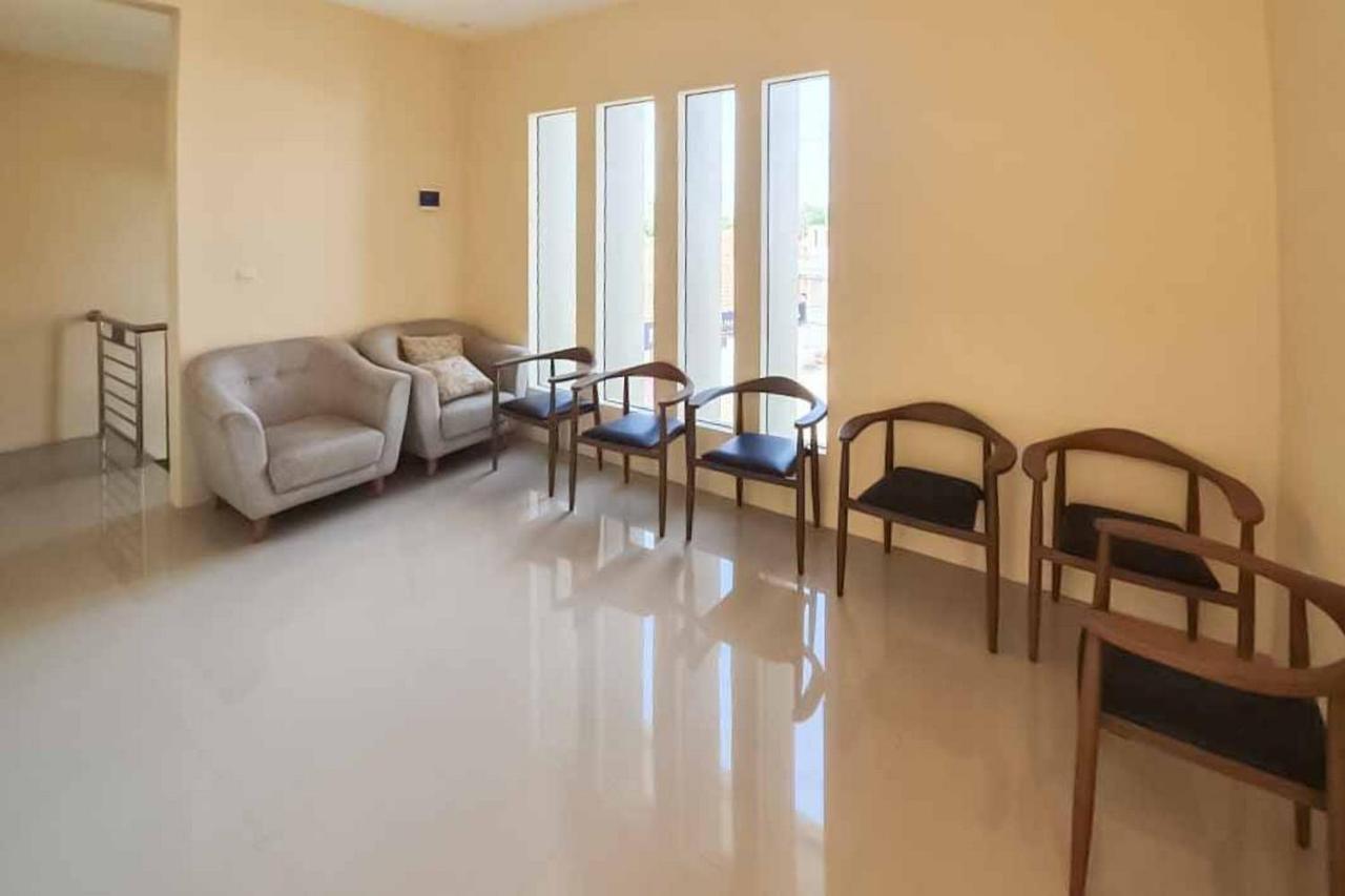 Jatiwangi Syariah Guest House Mitra Reddoorz Majalengka Ngoại thất bức ảnh
